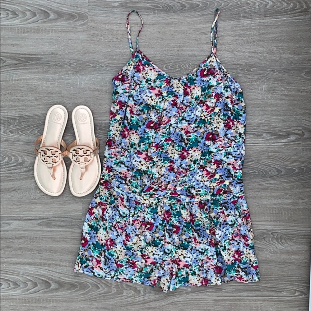 ❤️ BCBGeneration floral romper with pockets NWOT